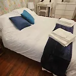 The Lions Den - La Loge Vendégház