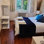 The Lions Den - La Loge Vendégház