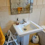 Vendégház The Lions Den - La Loge