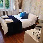 The Lions Den - La Loge Vendégház Mantilly