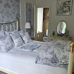 Vendégház The Lions Den - La Loge Mantilly