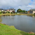 The Lions Den - La Loge Vendégház *