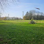 The Lions Den - La Loge