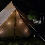 The Lions Den - La Loge