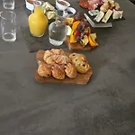 The Lions Den - La Loge * Mantilly