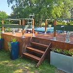 The Lions Den - La Loge