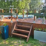 The Lions Den - La Loge Vendégház *