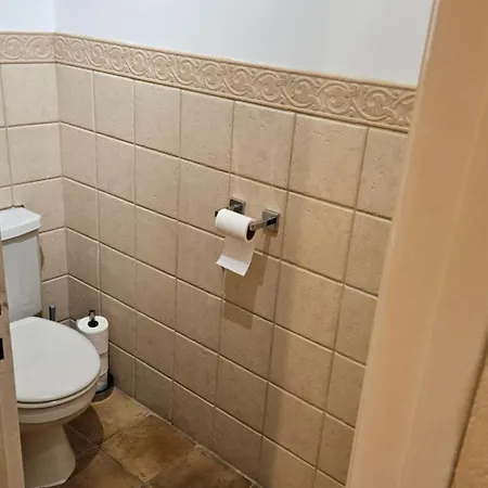 ゲストハウス The Lions Den - La Loge Mantilly