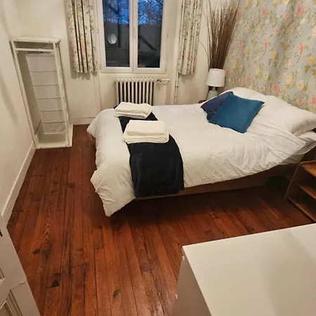 ゲストハウス The Lions Den - La Loge *