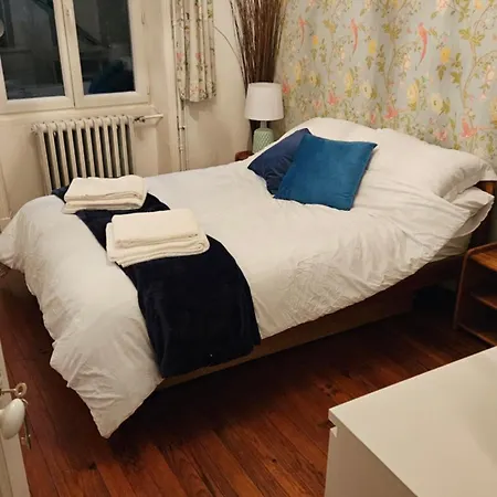 The Lions Den - La Loge ゲストハウス Mantilly