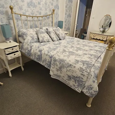 The Lions Den - La Loge