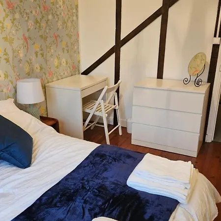 Gasthof The Lions Den - La Loge *