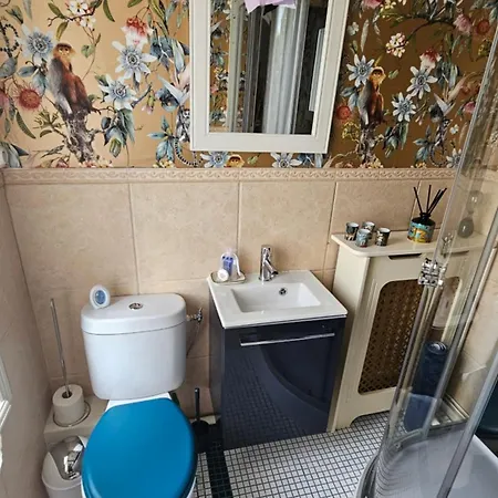 The Lions Den - La Loge * Mantilly