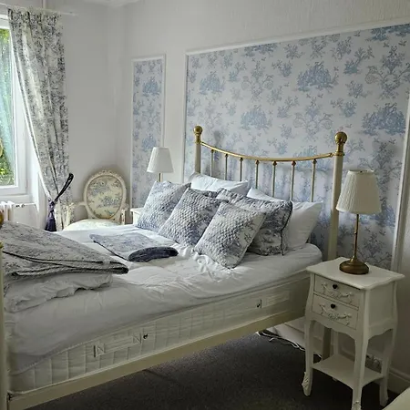 בית הארחה The Lions Den - La Loge *