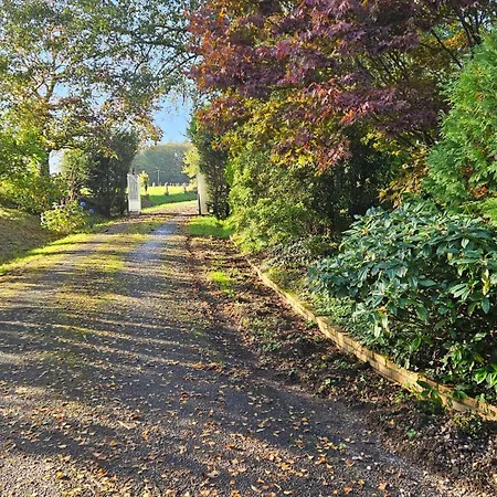 The Lions Den - La Loge ゲストハウス Mantilly