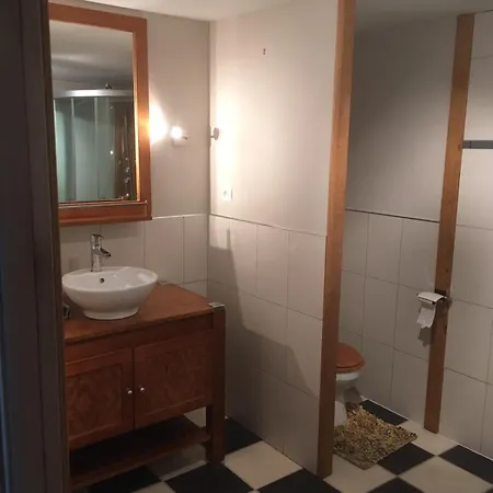 ゲストハウス The Lions Den - La Loge