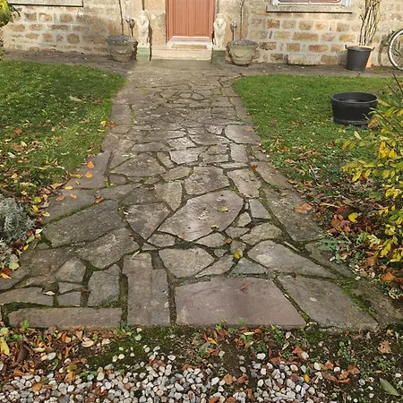 ゲストハウス The Lions Den - La Loge *