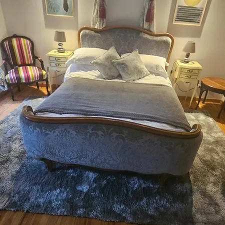 The Lions Den - La Loge בית הארחה *