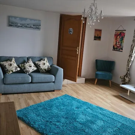 The Lions Den - La Loge Mantilly