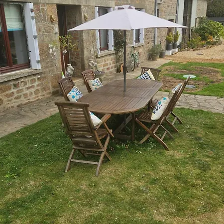 The Lions Den - La Loge * Mantilly