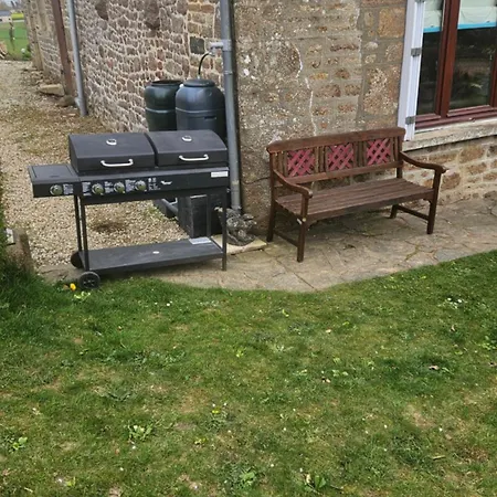 The Lions Den - La Loge Mantilly