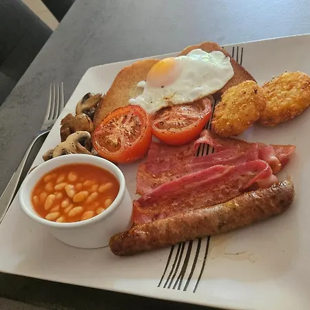 ゲストハウス The Lions Den - La Loge Mantilly