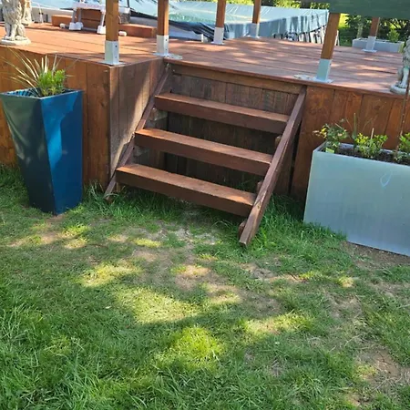 The Lions Den - La Loge *