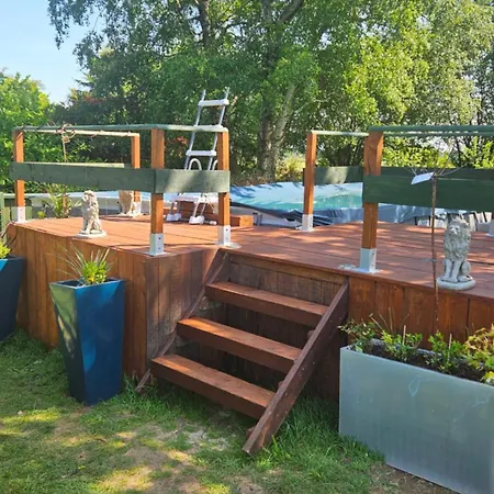 The Lions Den - La Loge