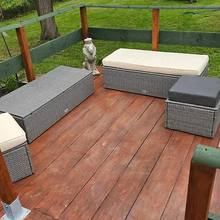 The Lions Den - La Loge