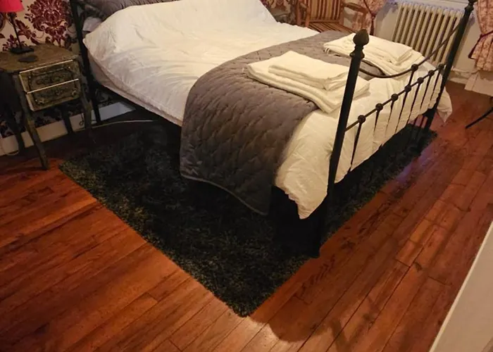 The Lions Den - La Loge