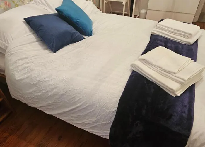 The Lions Den - La Loge Πανσιόν