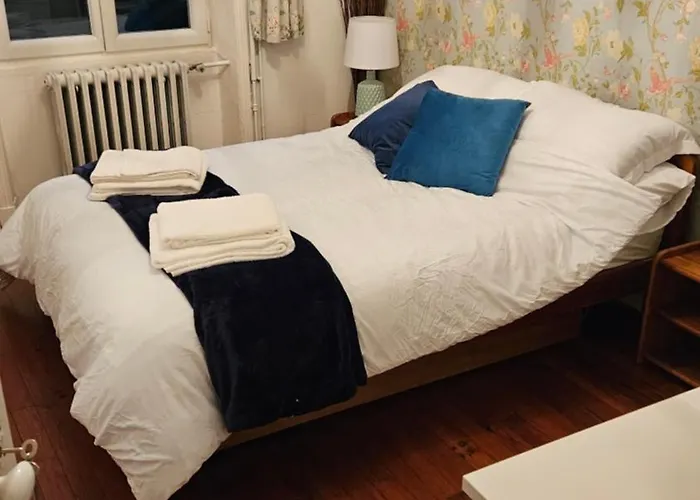 The Lions Den - La Loge Πανσιόν Mantilly