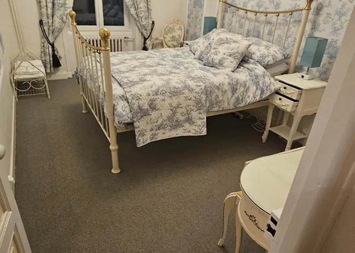 The Lions Den - La Loge Mantilly