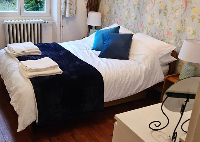 The Lions Den - La Loge Pensjonat Mantilly