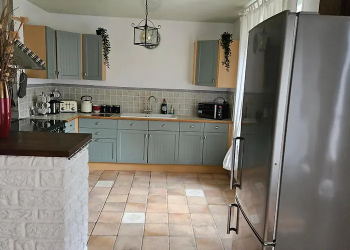 The Lions Den - La Loge Πανσιόν *