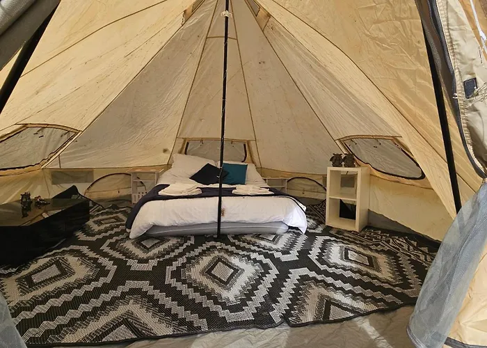 Pensjonat The Lions Den - La Loge Mantilly