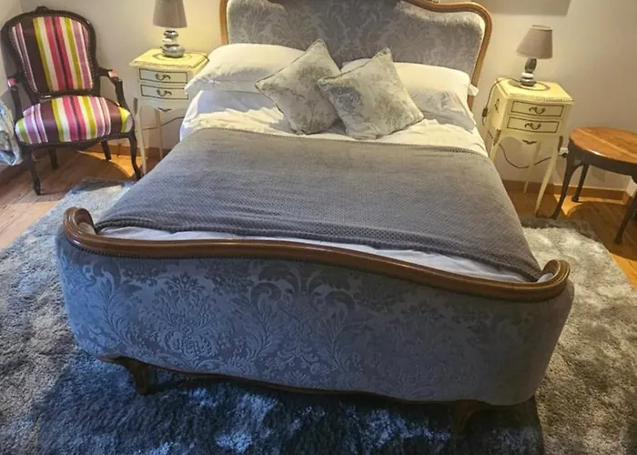 The Lions Den - La Loge Πανσιόν *