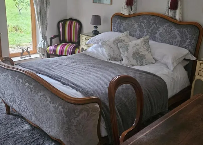 The Lions Den - La Loge