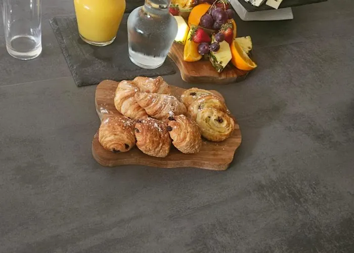 The Lions Den - La Loge * Mantilly