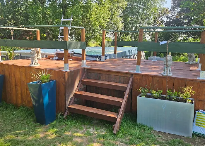 The Lions Den - La Loge Πανσιόν *