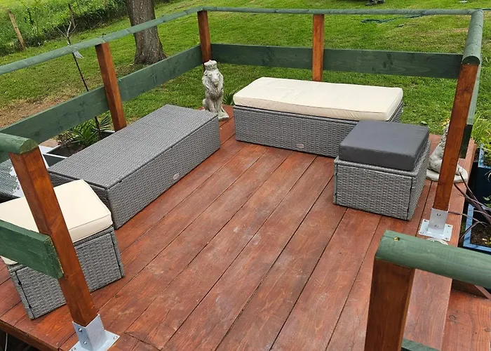 The Lions Den - La Loge