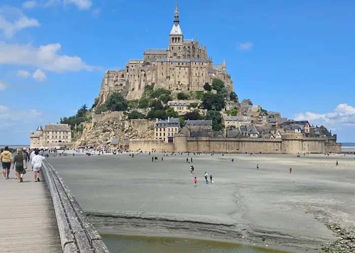 The Lions Den - La Loge Πανσιόν *